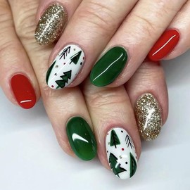 CEWEWP Christmas Press on Nails Short Oval Fake Nails Green Christmas Tree False Nails with Glitters Wave Point Designs Glossy Acrylic Round Nails Full Cover Glue on Nails for Women and Girls 24Pcs