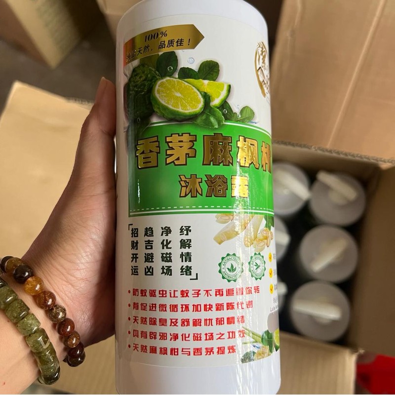 900mlLemongrass and Kaffir Lime Shower Gel (with Lucky number)100% natural