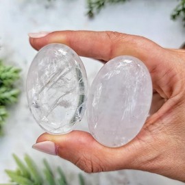 2Pcs Set Clear Quartz Palm Stone Crystal - White Clear Quartz Palmstone Natural Chakra Therapy Polished Healing Crystal Oval Pocket Worry Stone Gemstone for Anxiety Stress Relief
