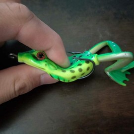 Bass Topwater Frog Lures Kit - Soft Plastic Fishing Lures Bait Set 5 Pc - Bass, Pike, Snakehead - Tackle Box for Your Bass Fishing Frogs - Freshwater Fishing Lures (Frogs with Legs)