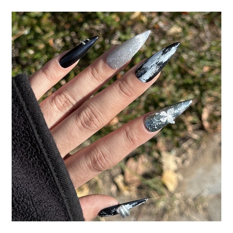 Highly recommended by the owner Silver crack handmade nail tip