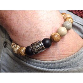 Herrenarmband aus braunem Edelstahl mit chinesischen Ornamenten und Jaspis und Achatperlen