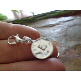 ◦•●◉✿ E BUCHSTABE GEHÄMMERTER ANHÄNGER KETTENANHÄNGER CHARM ✿◉●•◦ toller Kettenanhänger/Charm/Armband Anhänger mit Buchstabe, Alphabet, gestempelt, geschwärzt