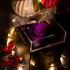 Caja giratoria de rosa real morada con collar I Love