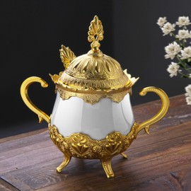 Alisveristime Turkish Porcelain Sugar Bowl with Zamac Metal Accents & Spoon – Elegant Ottoman-Inspired Decorative Sugar Jar (5.9” x 3.94” x 3.94”) (Gold)