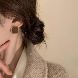 Allereya Vintage Brown Enamel Square Earrings Geometric Square Stud Earrings Enamel Square Stud Earrings Brown Square Earrings Jewelry for Women and Girls (Brown)