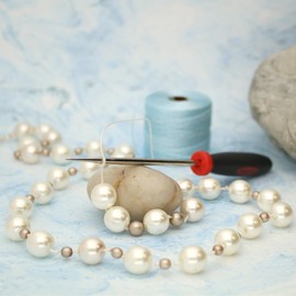 The Beadsmith Metal Awl – Rubber Grip Handle – Make Consistent and Tight Knots, Use for Creating Hand Knotting with Pearls, Opening Crimp Covers and Loosening Knots and Tangles