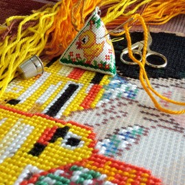 Brvsk The Kiss by Gustav Klimt. Needlepoint Kit. Throw Pillow 16×16 Inches. Printed Tapestry Canvas, European Quality