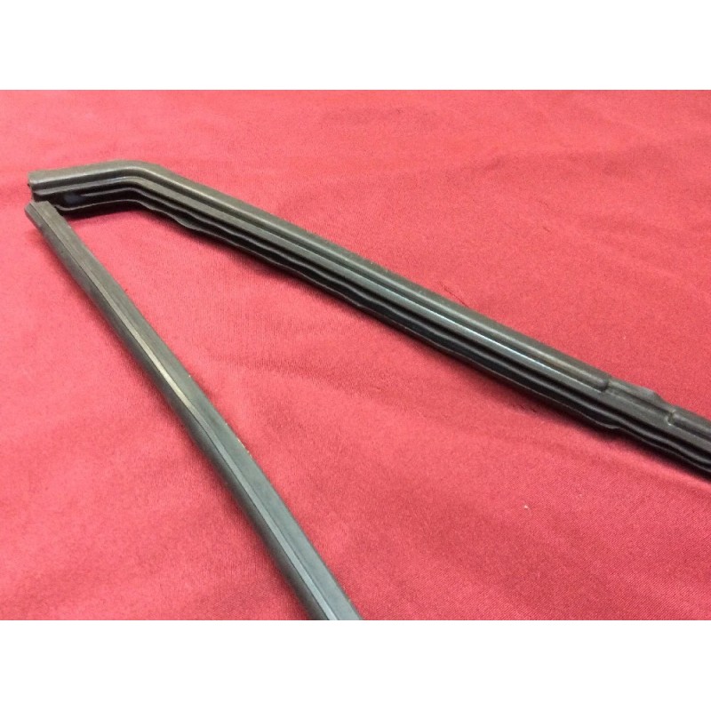 TOP QUALITY 1966-1977 EARLY FORD BRONCO PREMIUM VENT WINDOW SEAL