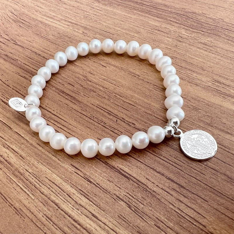 Agálea | Pulsera de Perlas naturales con dije de San