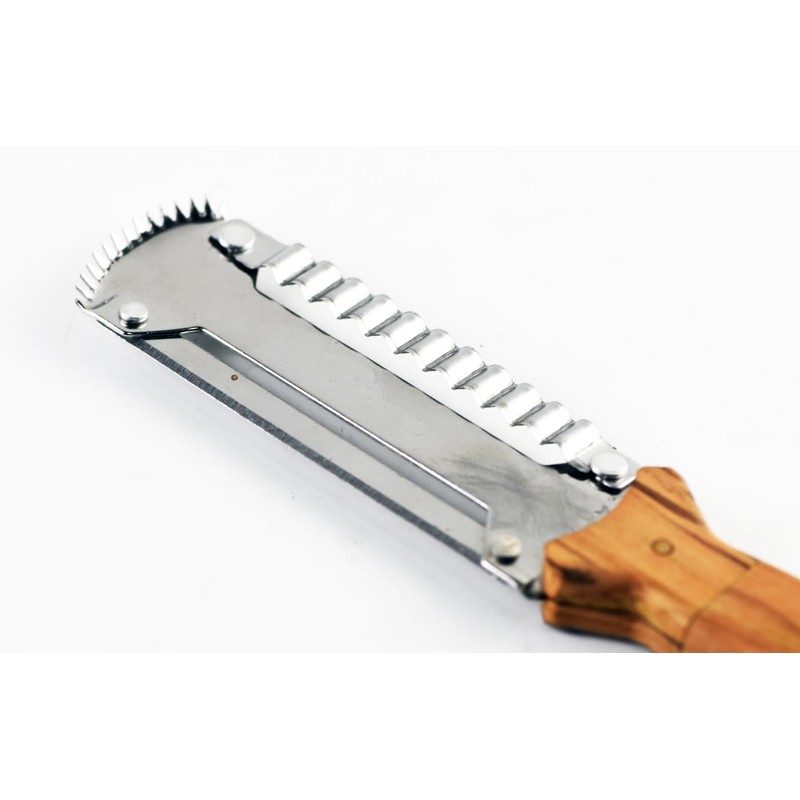 3-in-1 Kitchen Peeler, Scrabber & Grater: a cutting tool with