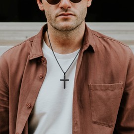 XIKEO Mens Cross Necklace, Black Cross Pendant Necklace for Men, Stainless Steel Cross Chain for Men Boys (60CM, Black)