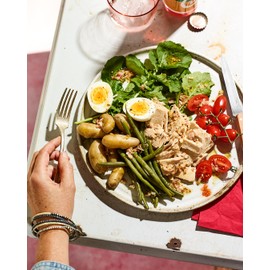 Bumble Bee Chunk Light Tuna In Water, 43 oz Bulk Food Service Pouch - Wild Caught Skipjack Tuna - 13g Protein Per Serving - MSC Certified Sustainable Seafood, Non-GMO, Gluten Free, Kosher