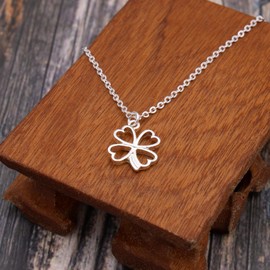 Bixorp Good Luck Lucky Clover Gift Necklace – Stainless Steel & Gold-Plated or Platinum Plated Chain and Pendant, Stainless Steel Gold, No Gemstone