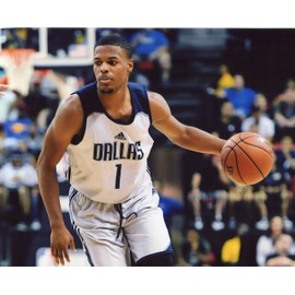 DENNIS SMITH DALLAS MAVERICKS 8X10 SPORTS ACTION PHOTO (HH)