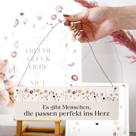 Interluxe Wooden Sign with German Text "Es gibt Menschen die passen perfekt ins Herz" [German Language] - Gift Idea Gift for Boyfriend Girlfriend Feel Good Family