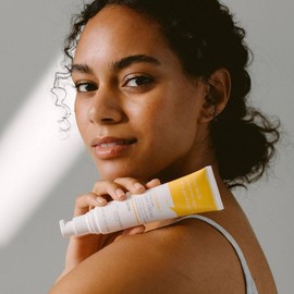 Cosmedica Skincare CREMA FACIAL DE VITAMINA C. Corrige lneas de expresin y unifica el tono de piel. Con Vitamina C, E y acido hialuronico.            