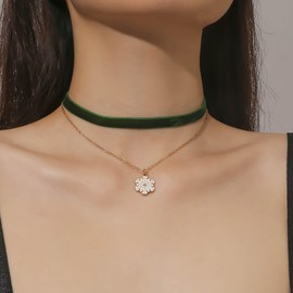 Xduargs Boho Layered Red Velvet Necklace Red Velvet Choker Necklace Vintage Snowflake Pendant Necklace Gothic Velvet Band Collar Necklace Jewellery for Women, Zinc