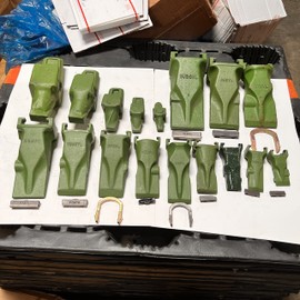 5 PCS 40S Pins 40PN and Locks 40LK Fits for 40S Style Standard Bucket Tooth Teeth