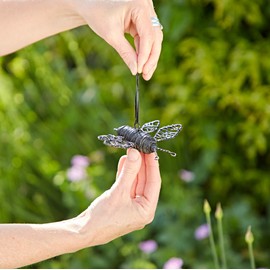 Paper High Hanging Garden Bee Sculpture - Metal Bee Garden Decoration - 3D Sculpture - Garden Ornaments Outdoor Hanging Bumble Bee Decor