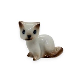 WitnyStore Tiny ¾ Inch White Brown Pointed Shorthair Cat Sitting Look Left Figurine - Miniature Hand Made Ceramic Cats Kitten Feline Animal Cute Porcelain Decorative Collectible Figurines Décor Gifts