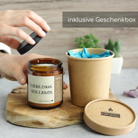 GLÜCKLICHT Duftkerze mit Spruch für Kollegen | Handgemacht aus Sojawachs | In Geschenkbox | Nachhaltiges Geburtstagsgeschenk für Arbeitskollege Mitarbeiter Chef Kollegin |Lebkuchen