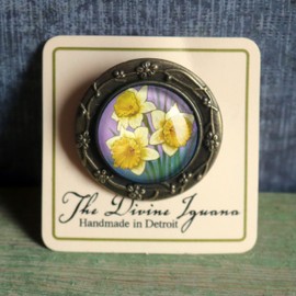 Art Nouveau Daffodil Glass And Brass Brooch