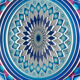 CIM Stainless Steel Wind Chime - Mandala Assam - Diameter 250 mm - Smooth-Rotating Wind Mobile with Brilliant Colours and Fine Patterns - Includes Suspension - Attractive Room, Window and Garden