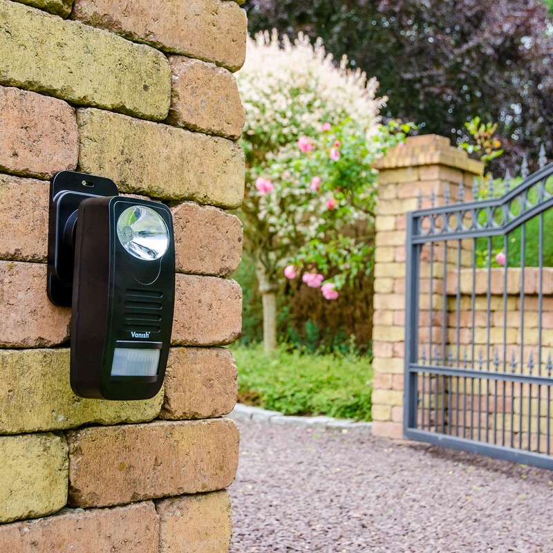 Vanish Wildlife Repeller WVT-1 LED Light & FM Radio PIR