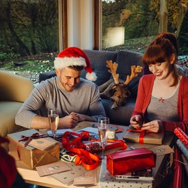 Hiagkmet Christmas Kraft Cards Greeting Paper, Kraft Paper Holiday Greeting Cards Santa Snowman Reindeer Tree Greeting Cards Assortment with Envelopes and Stickers, Xmas Holiday Present Cards, 24 Pack 6 Designs