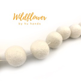 Garland - Bolas de fieltro blanco natural, 2,5 cm, 50 pompones de lana | Pompones de fieltro a mano para manualidades, fieltro, guirnalda, decoración, fiesta, bolsa de muselina