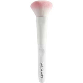 Wet n Wild Brocha Profesional para Polvos Faciales Powder Brush de Cerdas Sintéticas Ultra Suaves, Difuminado Uniforme, Mango Ergonómico, Cruelty Free y Vegana
