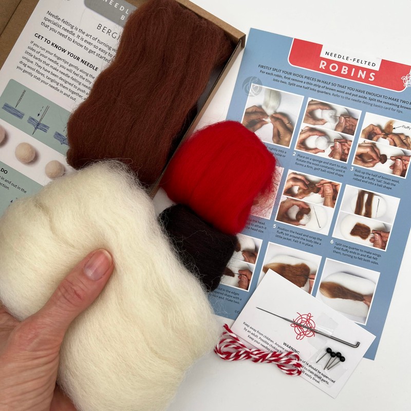 Bergin & Bath Needle Felting Kit - Robins. Christmas Craft