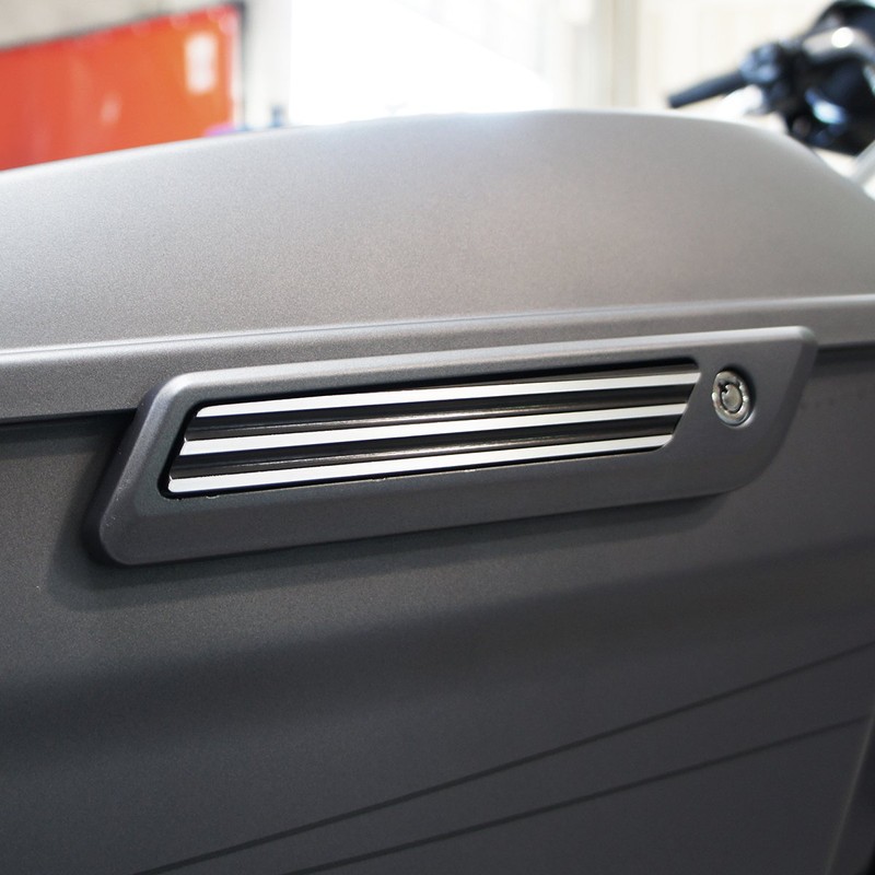 Joker Machine Saddlebag Latch Insert Finned (Black)