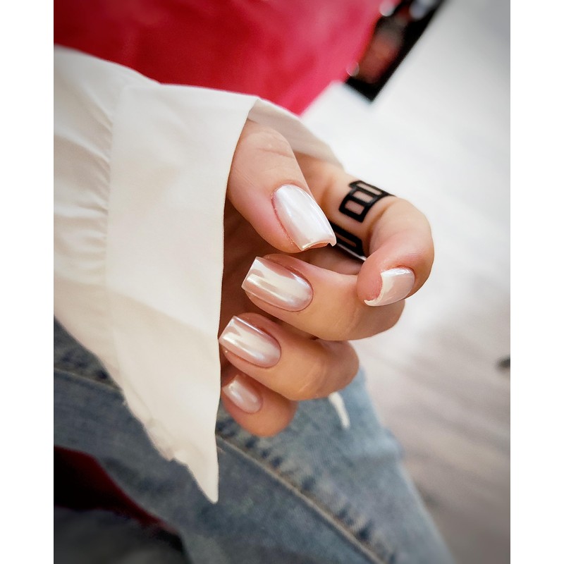 Hailey Bieber Glazed Doughnut Nails Chrome Powder White Powder White