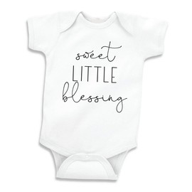 Bump and Beyond Designs - Anuncio sorpresa de embarazo para abuelos, pequeña bendición, Blanco, 3-6 Meses