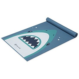 Gaiam Esterilla de yoga para niños con impresiones divertidas, tiempo de juego para bebés, niños pequeños activos y tranquilos (60 pulgadas de largo x