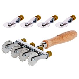Tagliapasta Rotella Taglia Pasta Sfoglia Fresca | 4 Lame Lisce Regolabili + Kit Risparmio 4 Lame Dentate | Diametro 36mm in Acciaio Inox e Impugnatura in Legno | Tagliapasta.Com [Made in Italy]