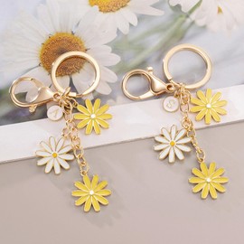 SELOVO Women Letter Keychain Cute Yellow Daisy Alphabet C Key Chain Keychain for Bag Purse