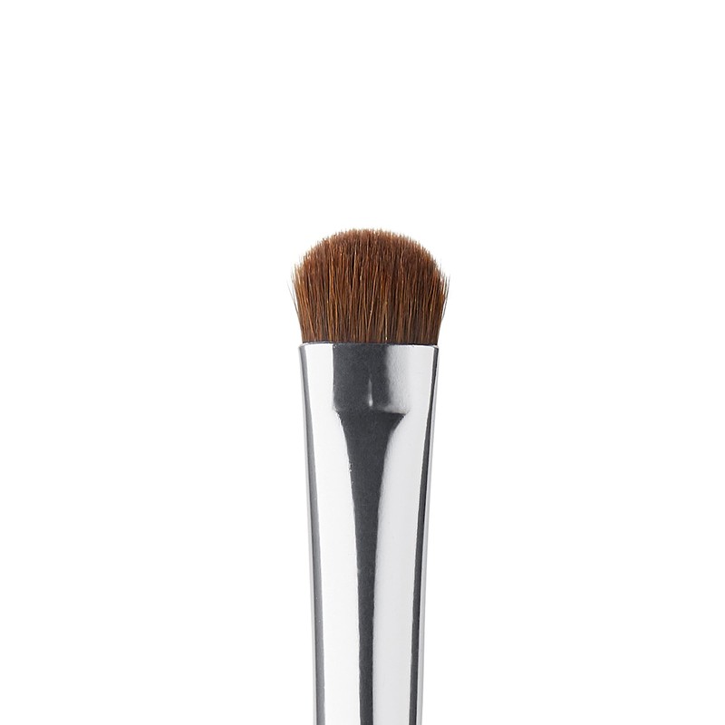 e.l.f. Small Eyeshadow Brush, Makeup Brush For Eye Contouring &