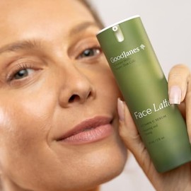 GoodJanes Face Latte - Suero facial de células madre con vitaminas, aceites esenciales y extractos, suero facial antienvejecimiento - 1 onza líquida/1.0 fl oz