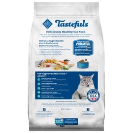 Blue Buffalo Tastefuls Mature Dry Cat Food for Adult Cats 7+, Made in the USA with Natural Ingredients, Chicken & Brown Rice Recipe, 3-lb. Resealable Bag