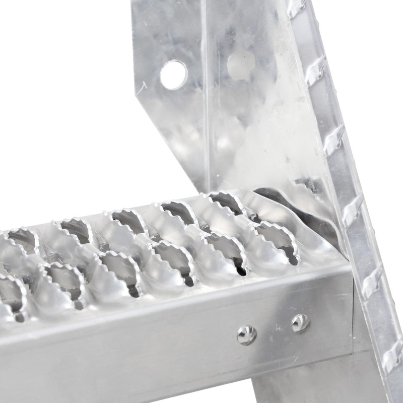 18 inch Frame Step,Diamond Pattern Deck Wall,for Class 8 Trucks