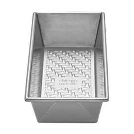 Chicago Metallic 5237969 Uncoated Textured Aluminum 1-Pound Loaf Pan, 9" -by-5", Silver