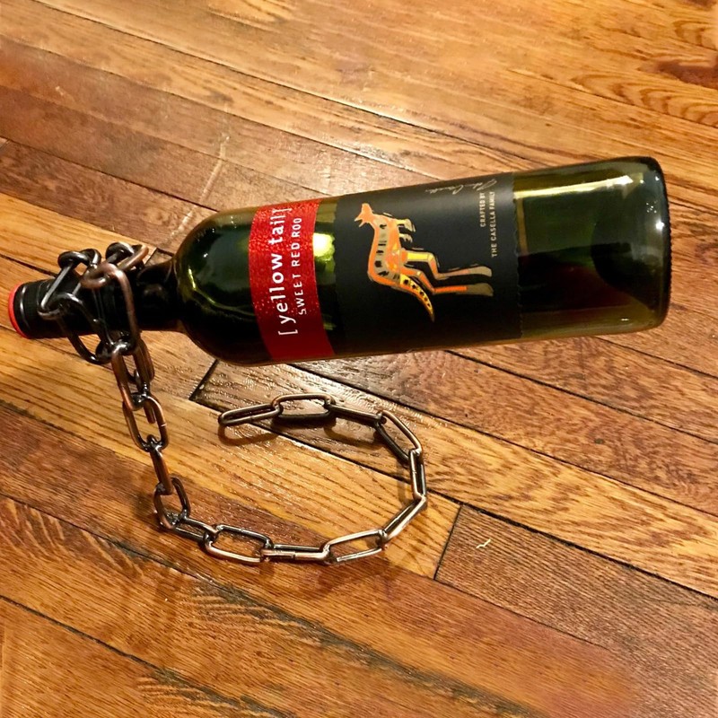 YHan Novelty Magic Wine Bottle Holder - Floating Steel Link