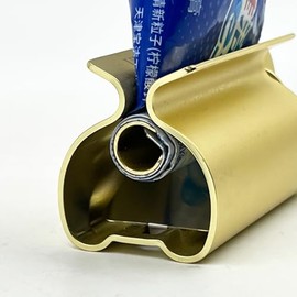 UDQYQ Tubenquetscher Tubenpresse,3-er Pack Zahnpasta Squeezer Edelstahl Sparen Zahnpasta total Squeeze Out leere Rohre, Edelstahl Zahnpasta Sitzhalter mit Standfunktion. (Mattes Gold)