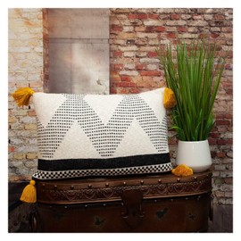 HomeStock Rustic Ranch Transitional Style Throw Pillow, Small Decorative Pillow for Living Rooms, Sofa and Couch Decorative Pillow, Soft Decorative Pillow for Home Decor Beige and Black/16 in x 24 in