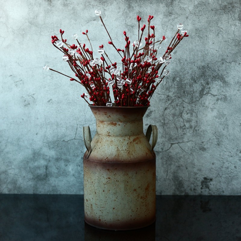 CVHOMEDECO. Galvanized Metal Milk Can, Old Rustic Primitives Jug Vase