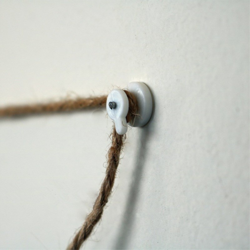 yueton 50pcs Mini Wall Mount Non-Mark Hooks Picture Photo Frame