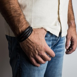 Akitsune Pax Leather Magnetic Bracelet for Men/Women, Silver, Matt Black, Stainless Steel, Silver - Black